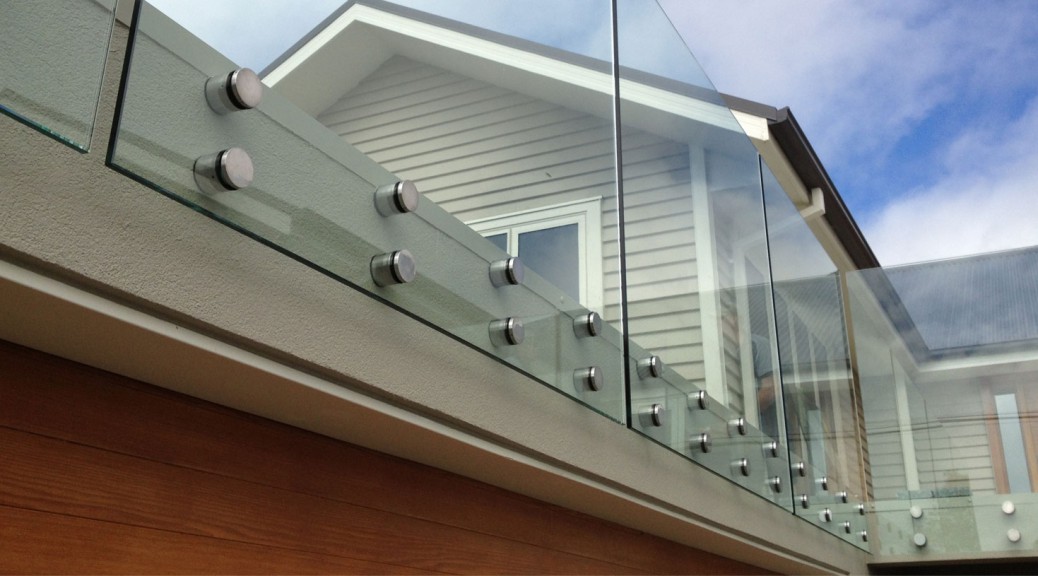 Frameless-glass-balustrade-1038x576.jpg